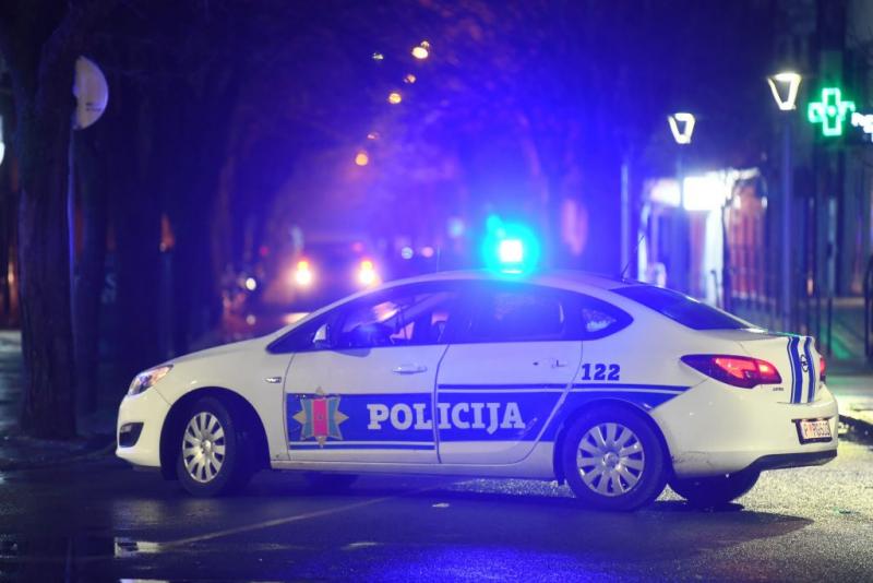 Egy szerb és egy francia fiatal összefogtak, és közösen támadtak rá egy svájci fiúra.