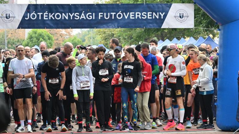 Amikor minden egyes lépés kulcsfontosságú volt - ötödször szaladtak a jótékonyság jegyében Békéscsabán. Az eseményről képgalériát és videós összefoglalót is készítettünk, hogy átélhesd a pillanat varázsát!