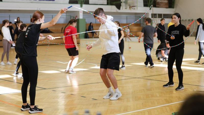 Eszterházy Sportnap: a hallgatók és a dolgozók közösen mozdultak meg a Leányka úton, ünnepelve a közösség szellemét és az aktív életmódot.