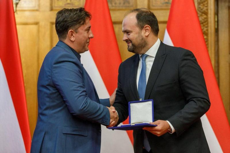 Kallós Zoltán Külhoni Magyarságért Díjat kapott a Mini Erdély Park, elismerve ezzel a park kiemelkedő hozzájárulását a külhoni magyar közösségek kultúrájának megőrzéséhez és népszerűsítéséhez. A díjátadó eseményen a park szerepe és jelentősége a magyar id