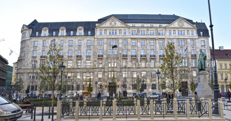 A Nemzetgazdasági Minisztérium impozáns épülete hamarosan kalapács alá kerül, hiszen elárverezik az ingatlant.