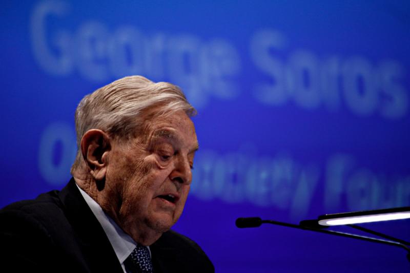 Soros György börtönbüntetés elé nézhet, miután kiderült, hogy anyagilag támogatta az erőszakos Antifa csoportokat. A részletekről egy videóban is tájékozódhatunk.