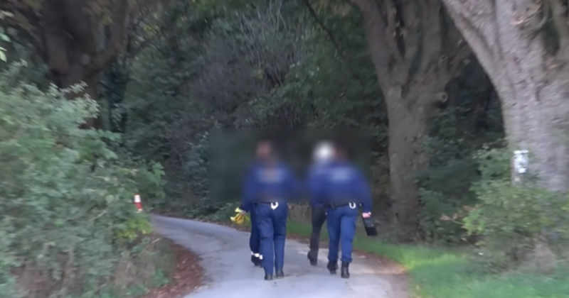 Szombathely közelében, egy börtön melletti területen, gyakorlatozó katonák egy emberi csontvázra akadtak. Az ilyen felfedezések mindig különös izgalmat keltenek, hiszen számos kérdést vetnek fel a múlt titkairól és az ott zajló eseményekről.