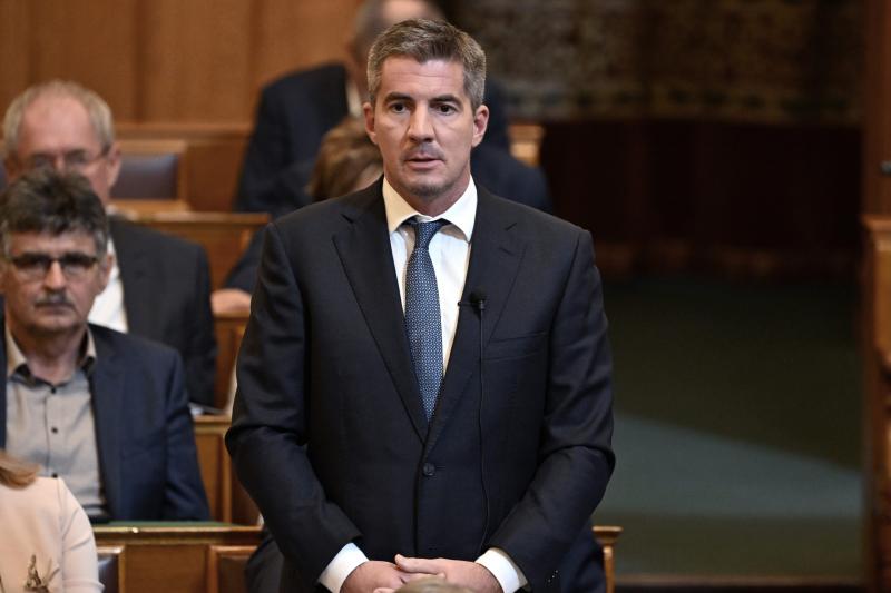 Kocsis Máté bejelentette, hogy Juhász Péterék legkésőbb holnap 14 óráig nyilvánosságra hozzák az összes bizonyítékot. A részletek és a bizonyítékok megismerése izgalmas fordulatot ígér.