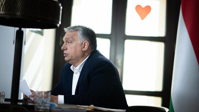 Orbán Viktor kifejezte, hogy amennyiben rajta áll a dolog, a magyar euró bevezetésére nem kerül sor.