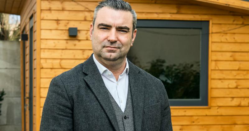 A brüsszeli jog mélyrepülésben: egy újabb kihívás a demokrácia számára

A brüsszeli jogi keretrendszer napjainkban mélyrepülésbe kezdett, ami számos kérdést vet fel a demokratikus működés és a jogállamiság szempontjából. Az uniós intézmények döntései és i