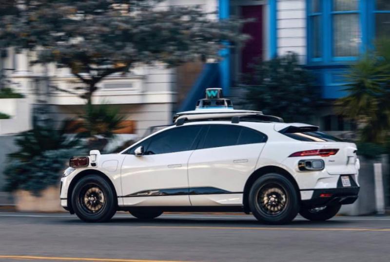 Európába is megérkeznek a sofőr nélküli taxik, azonban a londoni taxisok véleménye szerint ezek inkább vidámparkok attrakcióihoz illenek, mintsem a városi közlekedéshez.