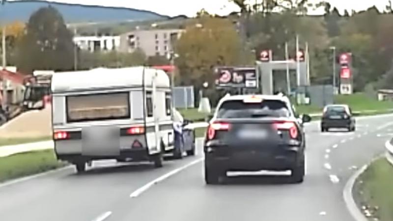 Felelőtlen tökfilkó: az audis annyira elengedte magát a lakókocsival, hogy már nézni is kellemetlen volt! -- Totalcar