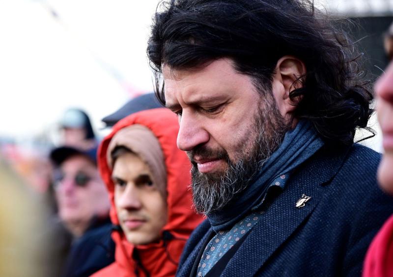 Puzsér Róbertet egy különösen kényes kérdéssel szembesítették, amire nem volt hajlandó válaszolni, így azonnal távozott a helyszínről.